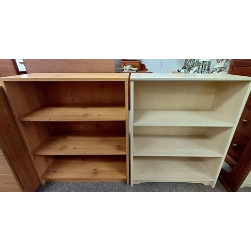 421 - 2 OPEN BOOKCASES, LARGEST 90CM TALL X 76CM WIDE