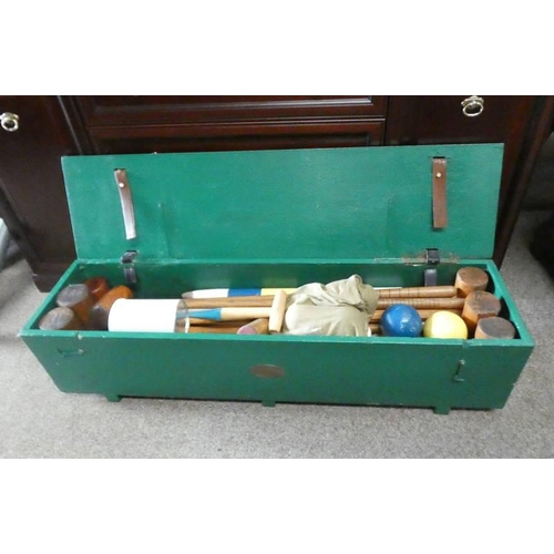 530 - CROQUET SET IN PAINTED PINE BOX