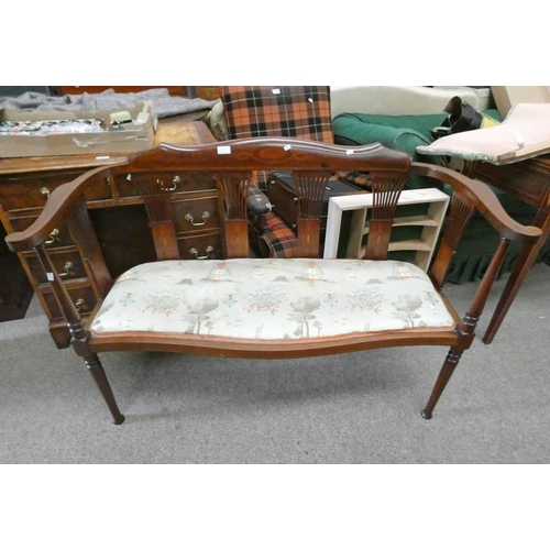 531 - 19TH CENTURY INLAID MAHOGANY PARLOR SETTEE ON TURNED SUPPORTS