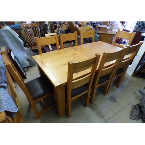 56 - 21ST CENTURY OAK EXTENDING DINING TABLE WITH FOLD-OUT LEAF ON SQUARE SUPPORTS & SET OF 8 LADDER BACK... 