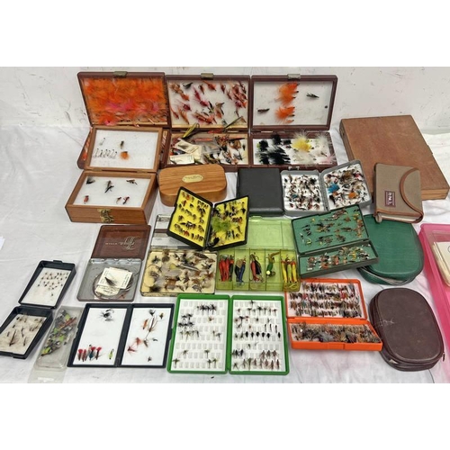 1044 - SELECTION OF FLY BOXES / TINS WITH CONTENTS OF VARIOUS FLIES