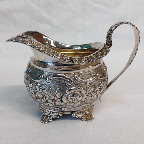 118 - GEORGE III SILVER FOLIATE EMBOSSED SAUCE BOAT ON PAW FEET BY JOSEPH BRADLEY, LONDON 1821 - 215G