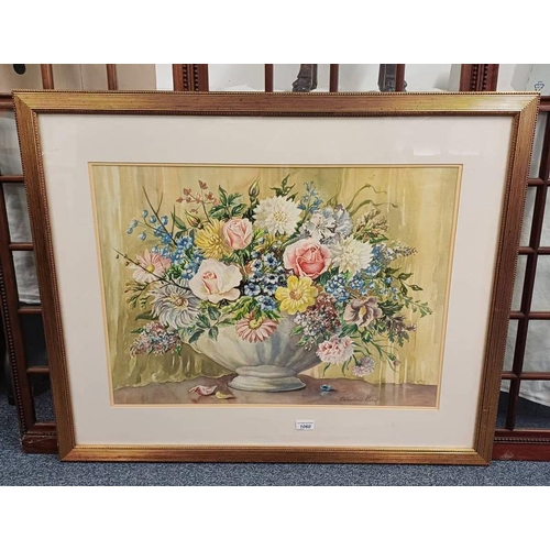 1060 - CAROLINE HERD STILL LIFE OF FLOWERS SIGNED FRAMED WATERCOLOUR 49 X 67 CM