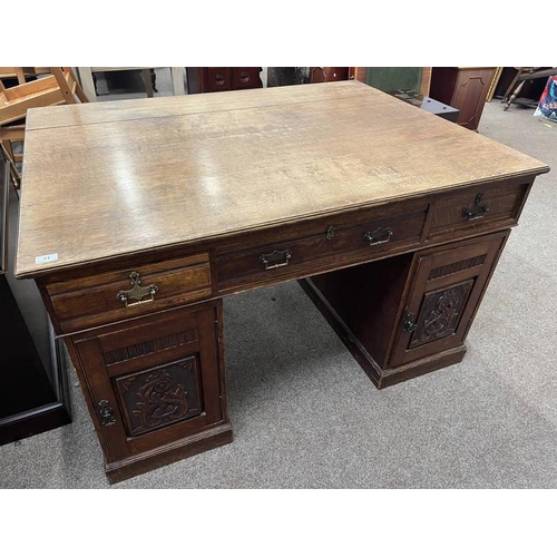 11 - EARLY 20TH CENTURY OAK KNEEHOLE PARTNERS DESK ON PLINTH BASE - 105CM WIDE