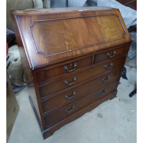 142 - MAHOGANY BUREAU WITH FALL FRONT OVER 2 SHORT & 3 LONG DRAWERS ON BRACKET SUPPORTS.  98 CM TALL X 89 ... 