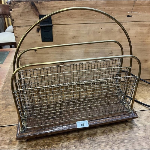 151 - EARLY 20TH CENTURY BRASS & OAK MAGAZINE RACK, 39CM TALL