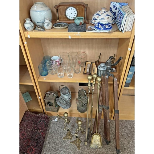 1593 - SELECTION OF ITEMS TO INCLUDE ORIENTAL BLUE AND WHITE VASE, TILES, BRASS FIRE IRONS, TRIPOD FOR A TE... 