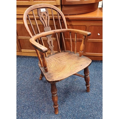 172 - EARLY 20TH CENTURY ASH & ELM CHILD'S WINDSOR ARMCHAIR ON TURNED SUPPORTS, 64CM TALL