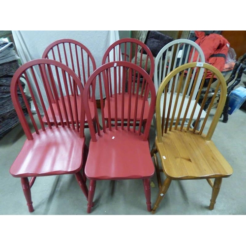 178 - SET OF 6 PAINTED PINE SPINDLE BACK KITCHEN CHAIRS ON TURNED SUPPORTS.