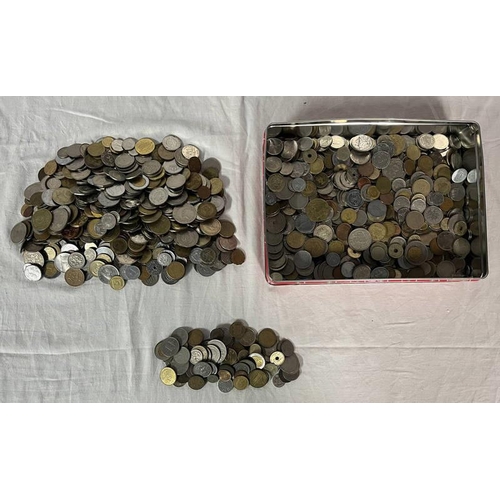 2403 - SELECTION OF VARIOUS WORLD COINAGE TO INCLUDE NIGERIA, BRAZIL, PORTUGAL, AUSTRALIA, ITALY, BARBADOS,... 