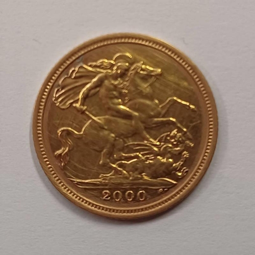 2410 - 2000 ELIZABETH II HALF SOVEREIGN