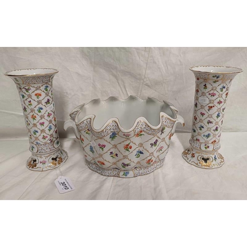 3010 - PAIR OF PORCELAIN ROYALE VASES WITH FLORAL PATTERN, 22CM, MATCHING PORCELAIN ROYALE CENTRE PIECE BOW... 