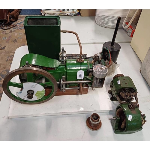 4000 - LARGE STATIONARY ENGINE ON WOODEN PLINTH BASE