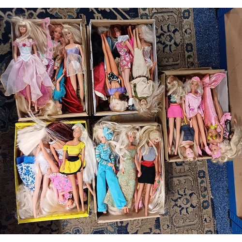 4075 - SELECTION OF VARIOUS BARBIE & SIMILAR DOLLS