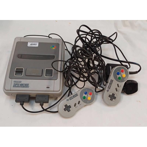 4085 - NINTENDO SNES CONSOLE & CONTROLLERS