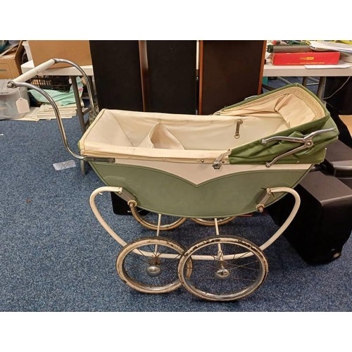 4088 - DOLLS PRAM