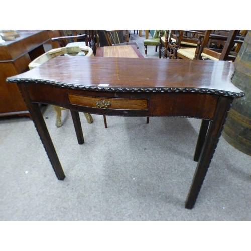 447 - 19TH CENTURY MAHOGANY SIDE TABLE WITH SERPENTINE FRONT & SINGLE DRAWER. 73 CM TALL X 100 CM WIDE