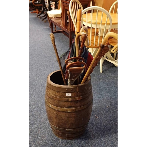 450 - OAK BARREL STICK STAND WITH BRASS BANDING & CONTENTS OF VARIOUS WALKING STICKS