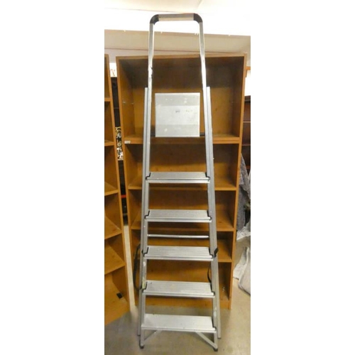 6012 - ALUMINIUM STEP LADDER