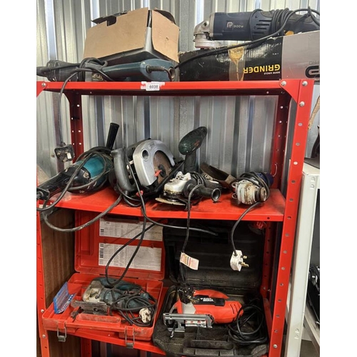 6038 - SELECTION OF VARIOUS ELECTRIC TOOLS TO INCLUDE 4 VARIOUS SIZED ANGLE GRINDERS, BOSCH JIG SAW ET OVER... 