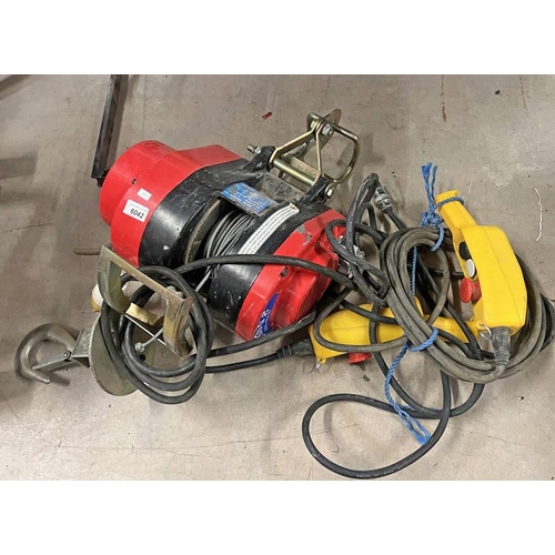 6042 - HXS 250F SUSPENDING  ELECTRIC HOIST WITH CONTROLLER