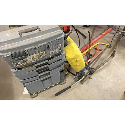 6047 - PLASTIC TIERED TOOL BOX WITH CONTENTS OF VARIOUS TOOLS, SYTHE WOOD SAWS AND A SPRAYER