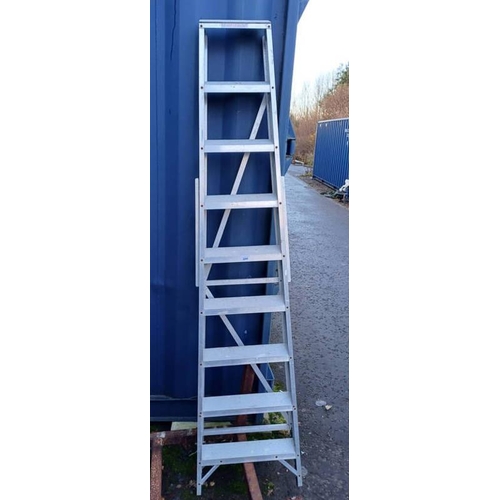 6082 - ALUMINIUM STEP LADDER