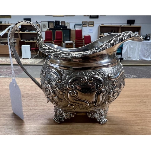 3235 - GEORGE III SILVER FOLIATE EMBOSSED SAUCE BOAT ON PAW FEET BY JOSEPH BRADLEY, LONDON 1821 - 215G