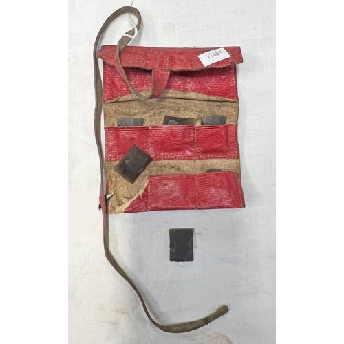 1011 - 18TH / 19TH CENTURY LEATHER POUCH WITH CONTENTS OF 6 FLINTS FOR A FLINTLOCK PISTOL OR FLINTLOCK RIFL... 