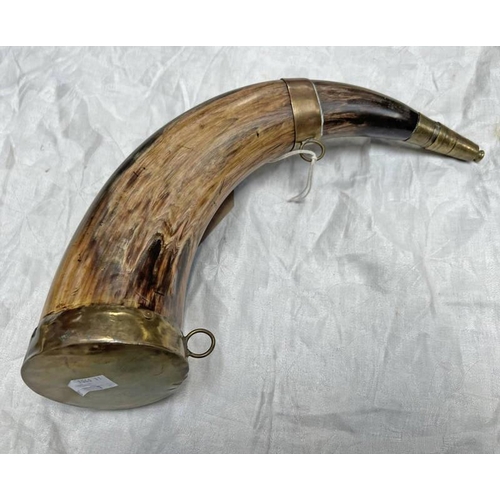 1037 - GUN CAPTAINS PRIMING HORN, BODY OF POLISHED CATTLE HORN, BRASS MOUNTS WITH SCREW OFF COVER, 36CM LON... 