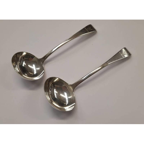 105 - PAIR OF GEORGE III SILVER OLD ENGLISH PATTERN SAUCE LADLES BY WILLIAM CHAWNER, LONDON 1819 - 120G