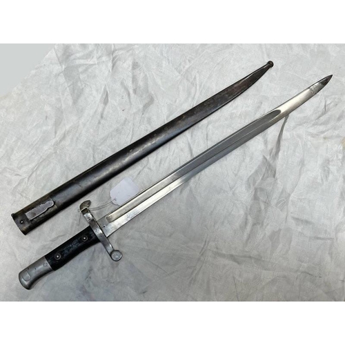 1099 - PORTUGESE M1886 YATAGHAN SWORD BAYONET WITH 47CM LONG BLADE MARKED STEYR 1886 TO SPINE WITH ITS SCAB... 