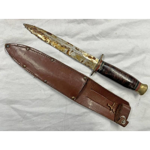 1121 - SOUTHERN & RICHARDSON, SHEFFIELD FS STYLE KNIFE WITH 17.8 CM LONG DOUBLE EDGED BLADE WITH ITS LEATHE... 