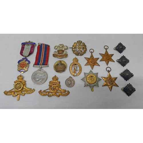 1123 - SELECTION OF MEDALS AND BADGES TO INCLUDE WW2  1939 - 45 STAR, ITALY STAR, FRANCE AND GERMANY STAR A... 