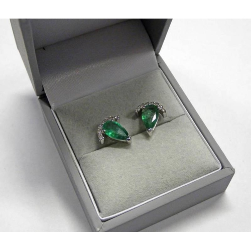 125 - PAIR OF 18CT GOLD EMERALD & DIAMOND EARSTUDS EACH SET WITH A PEAR SHAPED EMERALD & 7 DIAMONDS