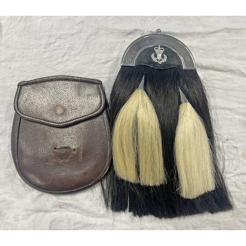 1286 - QUEENS OWN HIGHLANDERS HAIR SPORRAN WITH BADGE AND A BROWN LEATHER SPORRAN  -2-