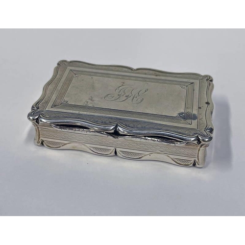 152 - VICTORIAN SILVER SNUFF BOX WITH ENGRAVED DECORATION & GILT INTERIOR BY EDWARD SMITH, BIRMINGHAM 1848... 
