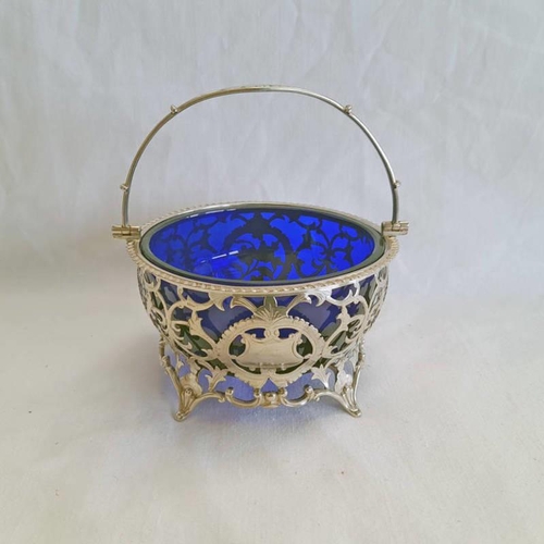 160 - EDWARDIAN SILVER SWING PIERCE WORK BASKET WITH BLUE GLASS LINER, LONDON 1902 - 120 G WEIGHABLE SILVE... 