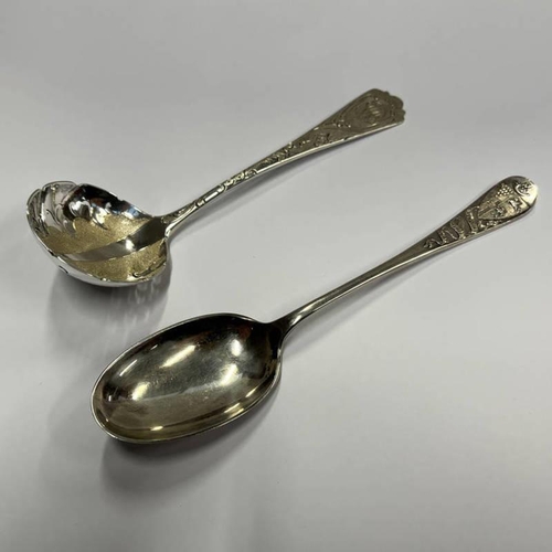 189 - VICTORIAN SILVER SIFTER LADLE WITH ENGRAVED DECORATION BY CHARLES EDWARDS, LONDON 1895 SILVER DESSER... 