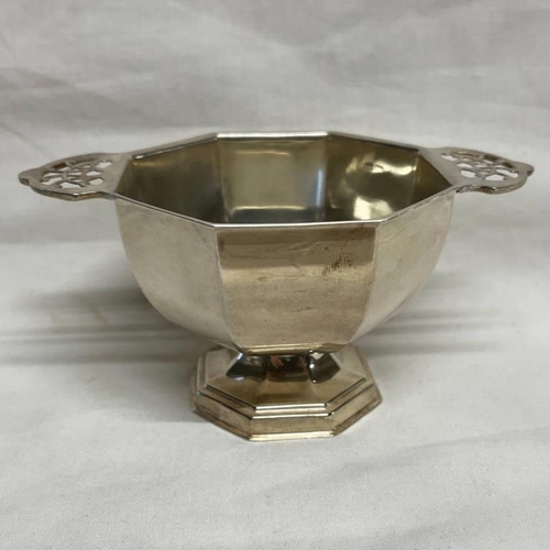 210 - SILVER 2 HANDLED PEDESTAL BOWL WITH PIERCED DECORATION BY WALKER & HALL, SHEFFIELD 1930 - 145G