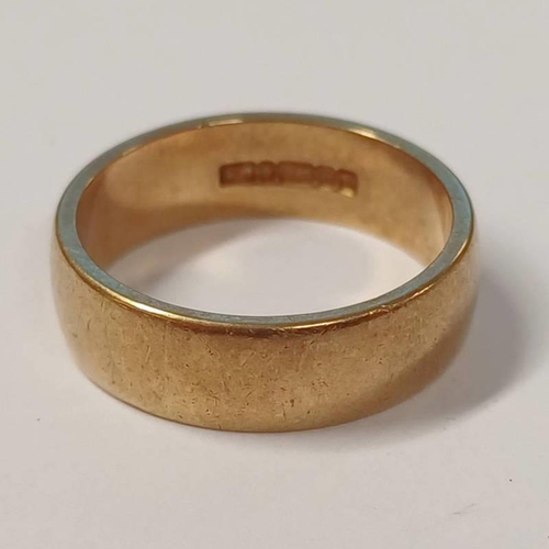 239 - 9CT GOLD WEDDING BAND - RING SIZE Q, 5.8G