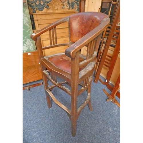 5021 - OAK HIGH CHAIR WITH LEATHER BACK & SEAT ON SQUARE SUPPORTS IN THE ARTS & CRAFTS STYLE