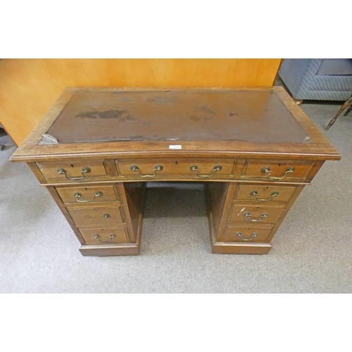 5025 - MAHOGANY KNEE HOLE DESK WITH LEATHER INSET TOP & 9 DRAWERS, 74CM TALL X 106CM LONG