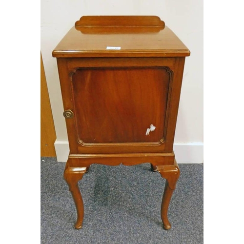 5136 - LATE 19TH CENTURY MAHOGANY SINGLE DOOR BEDSIDE CABINET ON QUEEN ANNE SUPPORTS, WIDTH 38CM X HEIGHT 7... 