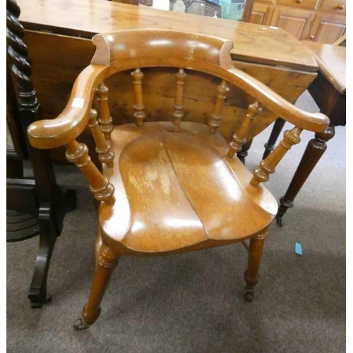 5147 - LATE 19TH/EARLY 20TH CENTURY OAK DESK ARMCHAIR ON TURNED SUPPORTS