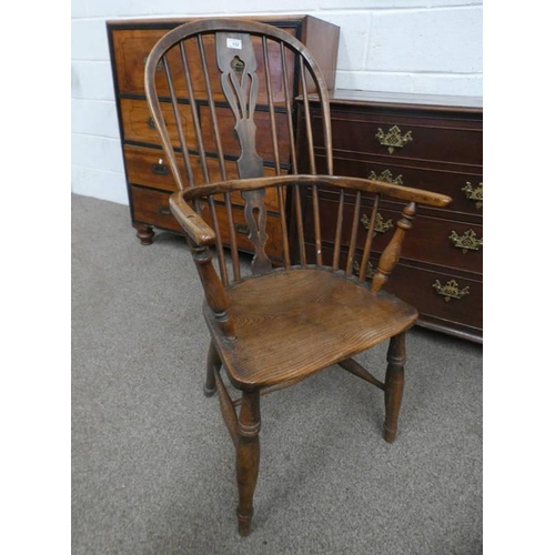 5153 - 19TH CENTURY ELM WINDSOR CHAIR ON TURNED SUPPORTS