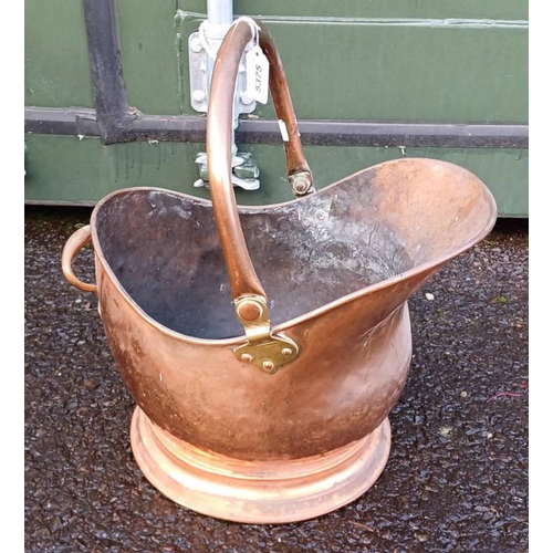 5375 - 20TH CENTURY BRASS & COPPER COAL SCUTTLE WITH SWING HANDLE