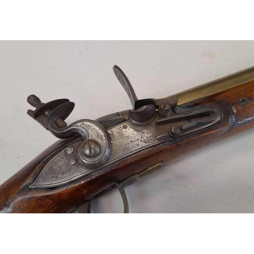 1234 - FLINTLOCK BLUNDERBUSS BY NOCK WITH A 31.5CM LONG BRASS BARREL MARKED 'SAFE WILKES LONDON', LOCK SIGN... 