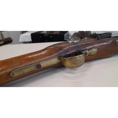 1234 - FLINTLOCK BLUNDERBUSS BY NOCK WITH A 31.5CM LONG BRASS BARREL MARKED 'SAFE WILKES LONDON', LOCK SIGN... 