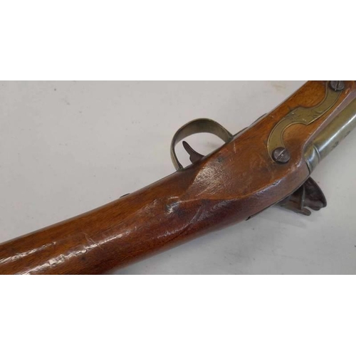 1234 - FLINTLOCK BLUNDERBUSS BY NOCK WITH A 31.5CM LONG BRASS BARREL MARKED 'SAFE WILKES LONDON', LOCK SIGN... 